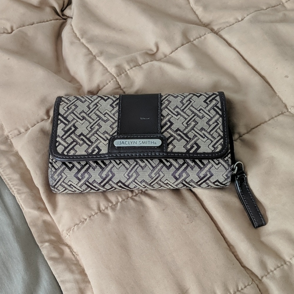 Jaclyn Smith wallet
